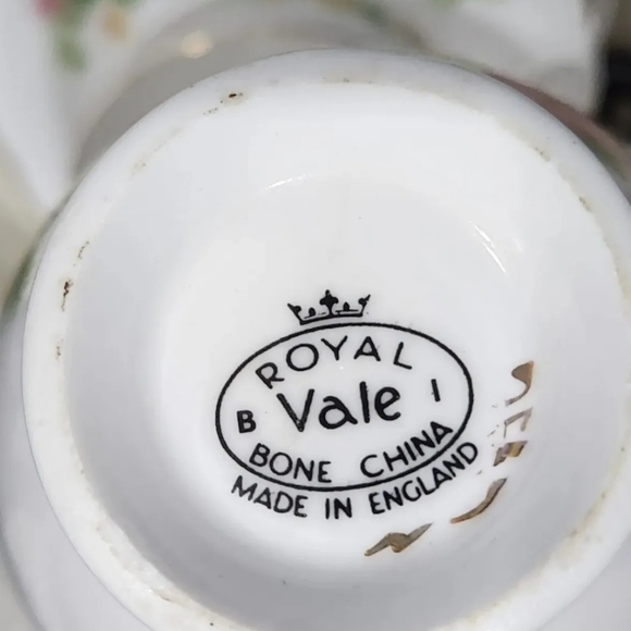 Royal Vale Tea set of 2 Pink Floral Pattern Vintage Bone China from England - Picture 4 of 10